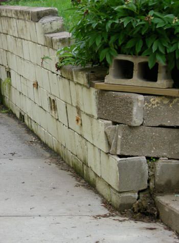 collapsing retaining wall with severe damage in Nancy